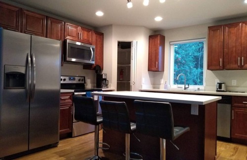 Renton Casa | ★ 4 Townhomes with Smart TV and Blackout Curtains