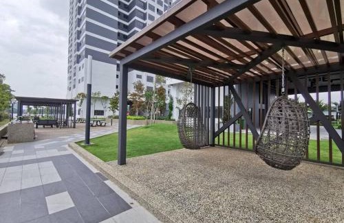 Kampung Bukit Dukong Apartamento | 4 Traders Garden 1 Bedroom Pool View Netflix WiFi