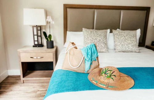 Key Largo Hotel | 4 Tropical Waterfront Stay w/ Private Beach, Pool, Workstation & Kayak