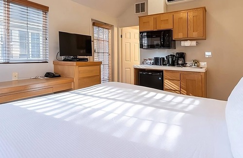 Napa Hotel | 4 Units | Pool & Free Parking | Near Downtown Napa