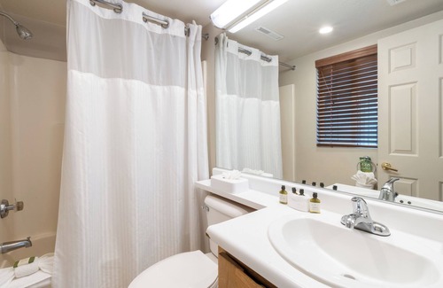 Napa Hotel | 4 Units | Pool & Free Parking | Near Downtown Napa
