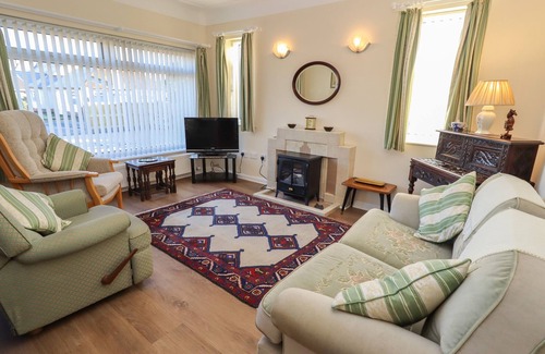 Blacon Cabaña | 4 VENABLES ROAD, romantic, character holiday cottage in Blacon