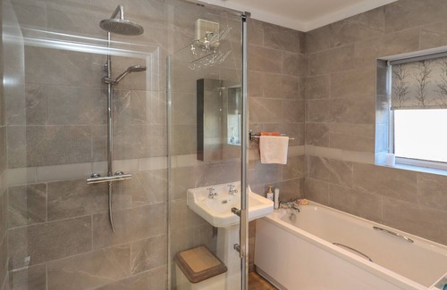 Blacon Cabaña | 4 VENABLES ROAD, romantic, character holiday cottage in Blacon