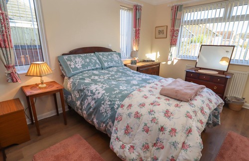 Blacon Cabaña | 4 VENABLES ROAD, romantic, character holiday cottage in Blacon