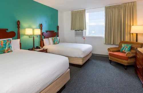 Ala Moana Casa | 4 x Deluxe Two Doubles Room at Pagoda Hotel