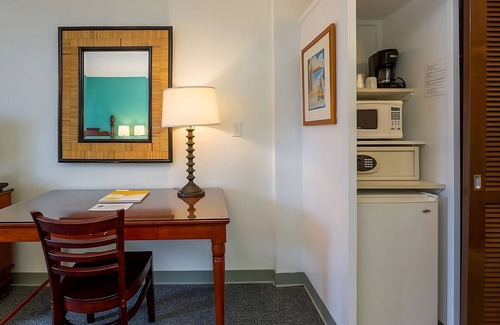 Ala Moana Casa | 4 x Studio Two Doubles with Kitchenette Room at Pagoda Hotel