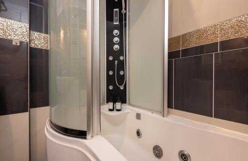 Neukoelln Apartamento | 4 Zimmer Große Küche Balkon am Maybachufer