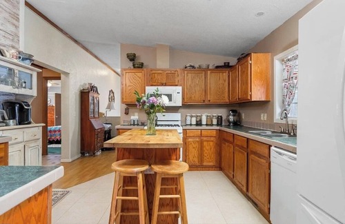 Reed City Casa | 40 acres of trails w/3-bedroom 2 bath house Ashton area family friendly spacious