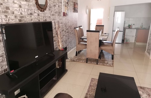 Illovo Beach Apartamento | 40 La Mer, frente a la playa de Illovo