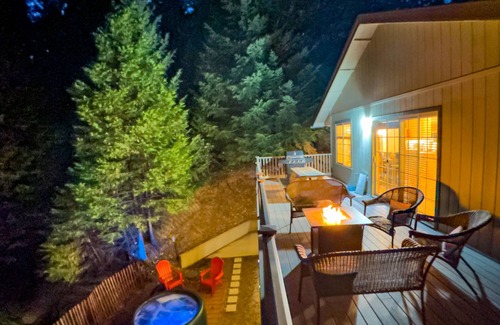 Croft Cabina | Secluded, forest views, private hot tub, pet friendly, rivers, lakes, wineries