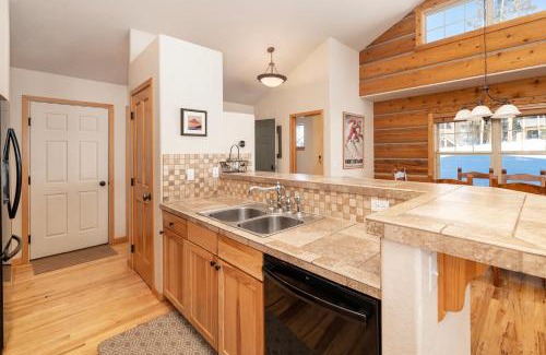 Rendezvous Casa | 40 Reunion Ct with private hot tub