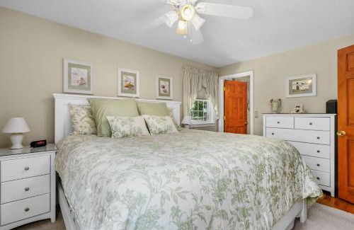 West Harwich Casa | 40 Willow Street West Harwich - Waves on Willow