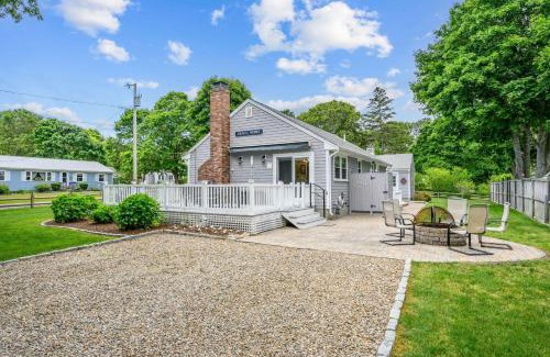 West Harwich Casa | 40 Willow Street West Harwich - Waves on Willow