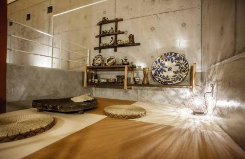 Kadena-cho Villa | 400年続く沖縄の伝統工芸品を味わう。伝統の技が光る格別なひとときを~やちむんハウス~