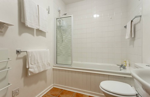 West End Apartamento | 400 Dean Village Apartment