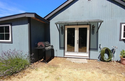 Camano Island Casa | 400 Paces to the Beach! 1 bedroom bungalow