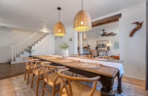 Warr Acres Casa | 4000 Sqft Lakefront Retreat Private Hot Tub #nh