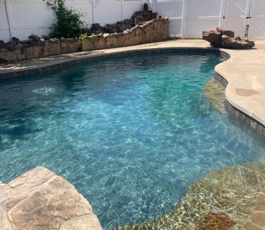 Warr Acres Casa | 4000 Sqft Lakefront Retreat Private Hot Tub #nh