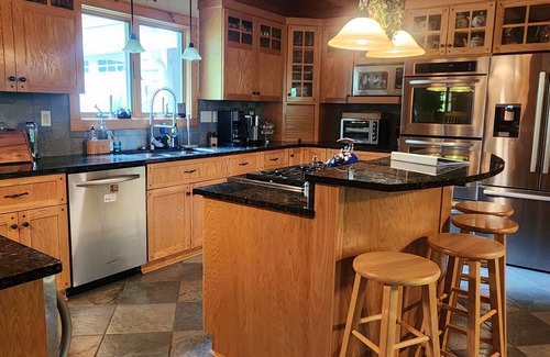 Lakeside Woods Casa | 400ft private waterfront home, fireplace, boathouse, kayaks, DOG FRIENDLY