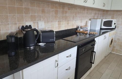Ballito Apartamento | 402 Kenwyn-on-Sea with Backup Power