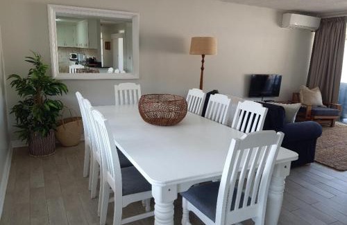 Ballito Apartamento | 402 Kenwyn-on-Sea with Backup Power