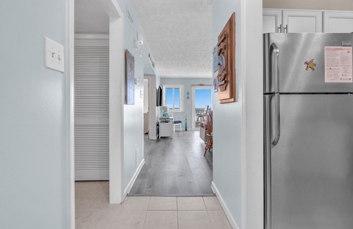 Caswell Beach Condominio | 405 Dolphin Crossing: Private Balcony, Oceanfront Pool