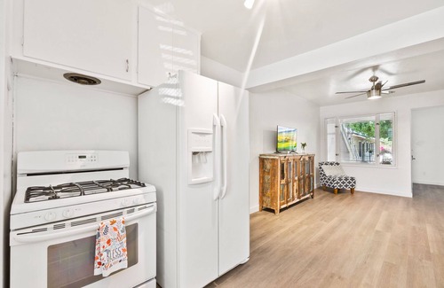 University Heights Apartamento | 4057 Stylish North Park Gem. Walk to Balboa Park, Zoo, Eats & Nightlife!