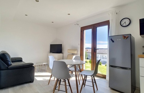 Clairvaux-les-Lacs Apartamento | 40m2 apartment with terrace