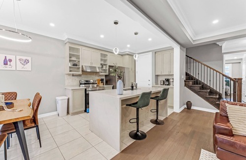 Halton Regional Municipality Apartamento | 40min DT Toronto | King Bed | 5 Bedrooms