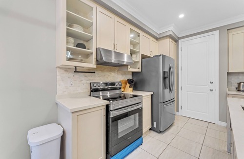 Halton Regional Municipality Apartamento | 40min DT Toronto | King Bed | 5 Bedrooms