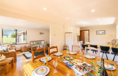 Shoal Bay Casa | 41 Leonard Avenue boat parking aircon