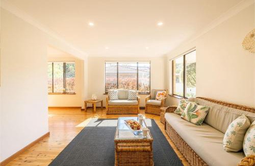 Shoal Bay Casa | 41 Leonard Avenue boat parking aircon