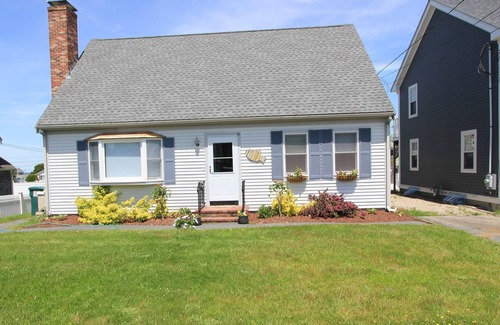 Sandwich Casa | 41 Tupper Ave- Renovated Pet-friendly Home, .3 Miles to Beach, Prime Location