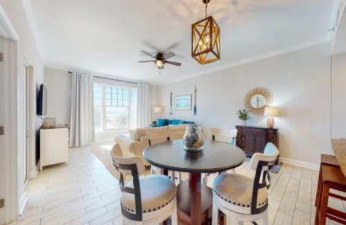 Upper Grand Lagoon Apartamento | 4100 Marriott Drive #311