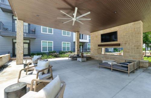 Fort Worth Apartamento | 412 Stylish 2B2B Resort Style Pool & Gym, Golf Simulator, 7M to Dickies Stadium, 15M to AT&T stadium