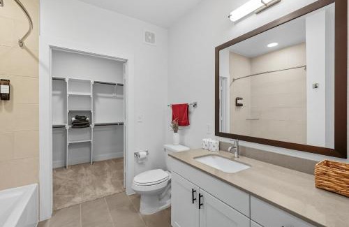 Fort Worth Apartamento | 412 Stylish 2B2B Resort Style Pool & Gym, Golf Simulator, 7M to Dickies Stadium, 15M to AT&T stadium