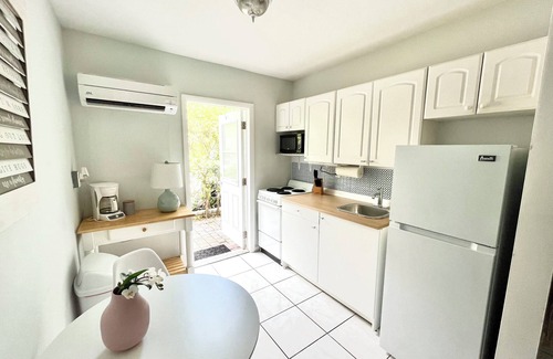 East Fort Lauderdale Casa | 4145 By The Sea Inn & Suites
