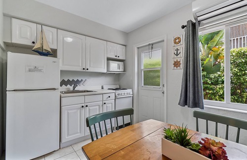 East Fort Lauderdale Casa | 4145 By The Sea Inn & Suites