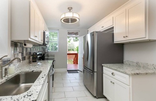 Shaw Casa | 4167 Shaw B · Freshly Renovated, Walk to the Botanical Gardens