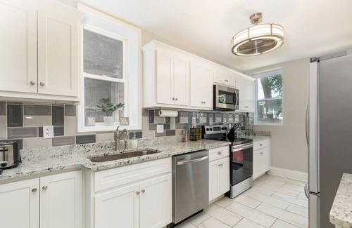 Shaw Casa | 4167 Shaw B · Freshly Renovated, Walk to the Botanical Gardens