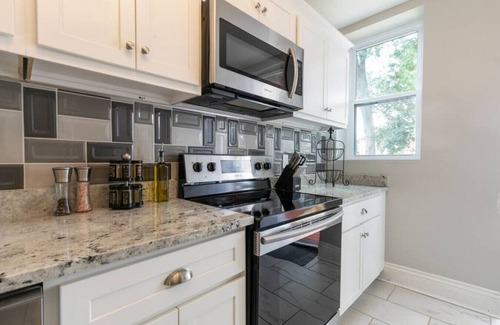 Shaw Casa | 4167 Shaw B · Freshly Renovated, Walk to the Botanical Gardens