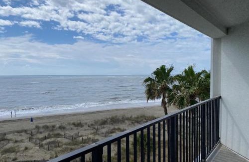 Isle of Palms Apartamento | 417 Seascape Villas, Beachfront! Stunning Views! Pool!