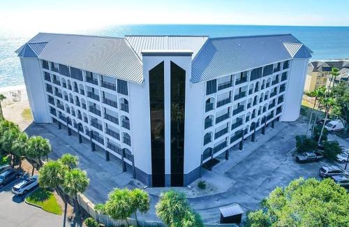 Isle of Palms Apartamento | 417 Seascape Villas, Beachfront! Stunning Views! Pool!