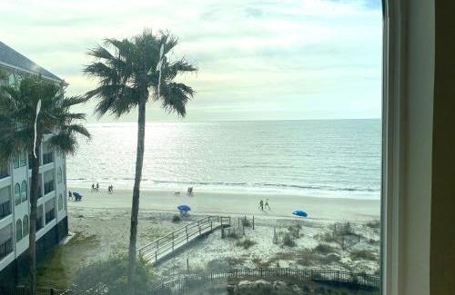 Isle of Palms Apartamento | 417 Seascape Villas, Beachfront! Stunning Views! Pool!