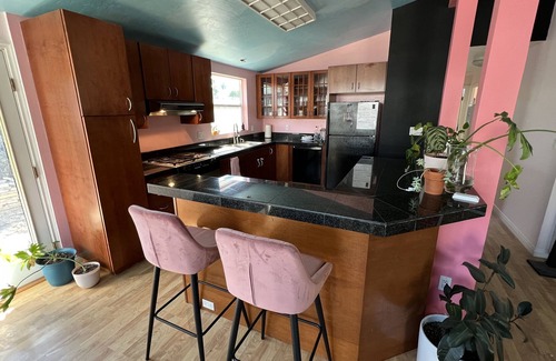 Serra Mesa Casa | 420 Friendly Peachy Private Room