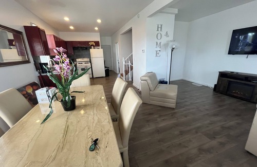 Detroit Casa | 420 friendly Spacious 3-bedroom house in cool Detroit with WiFi and AC