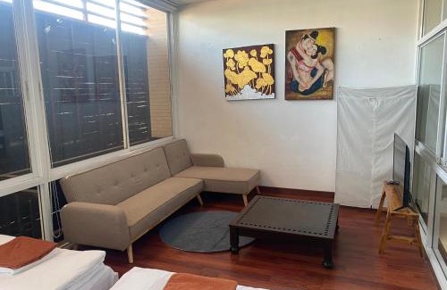 Suan Luang Casa | 420 House- up to 10 guests in central Bangkok.