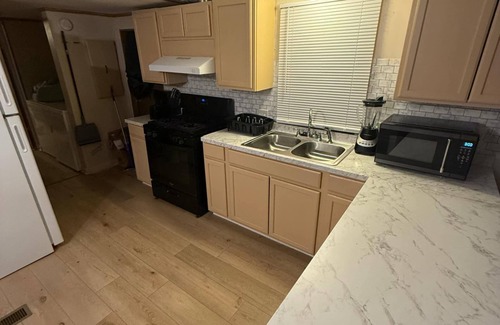 Belleville Casa | 420 Oasis - Charming 3 bed 2 bath Home, WiFi - 420 Friendly