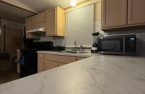 Belleville Casa | 420 Oasis - Charming 3 bed 2 bath Home, WiFi - 420 Friendly