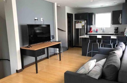 University District Casa | 4212 UW 2-Bedroom modern Townhouse N Seattle home